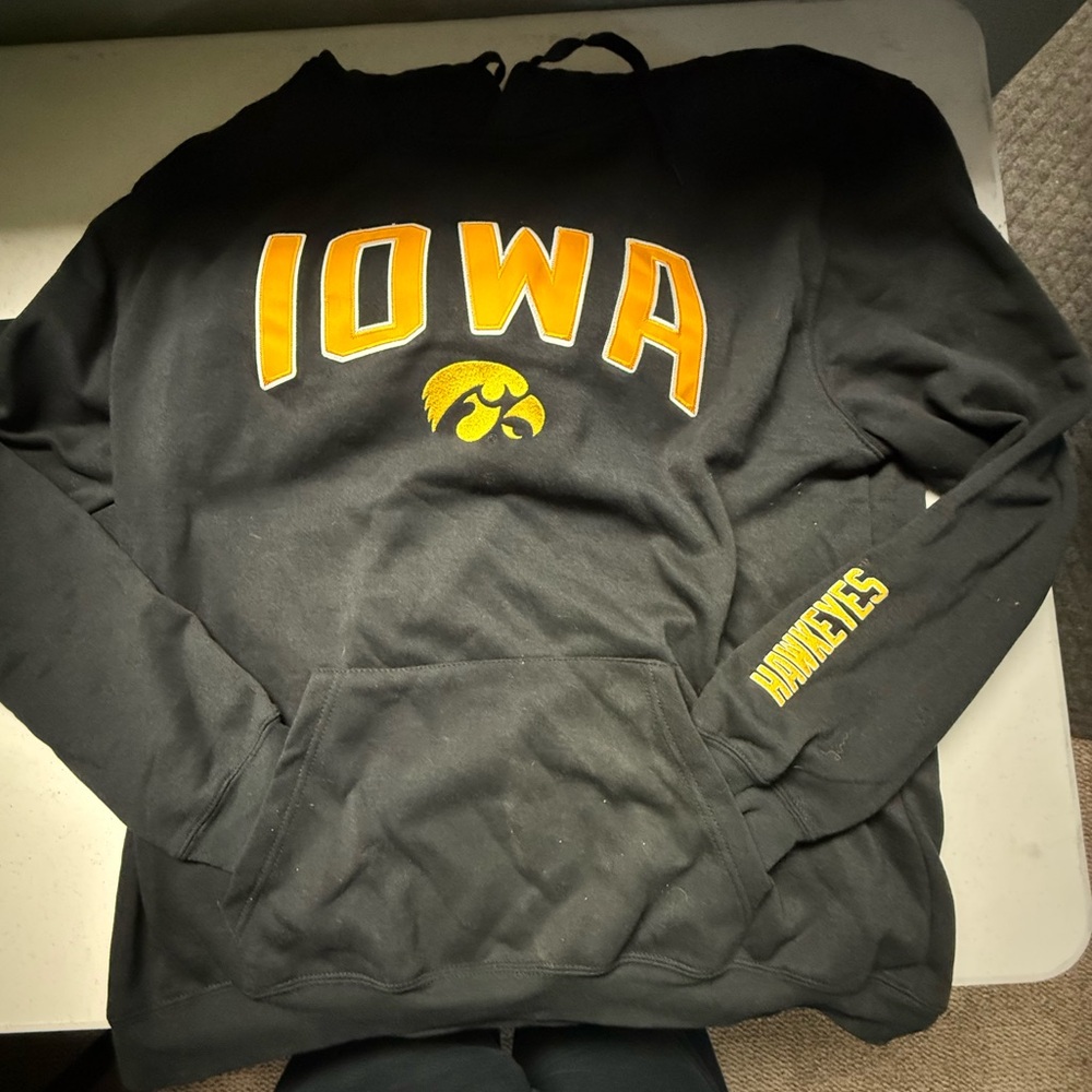 Unisex Iowa Hawkeyes sweatshirt. XXL. NWT.